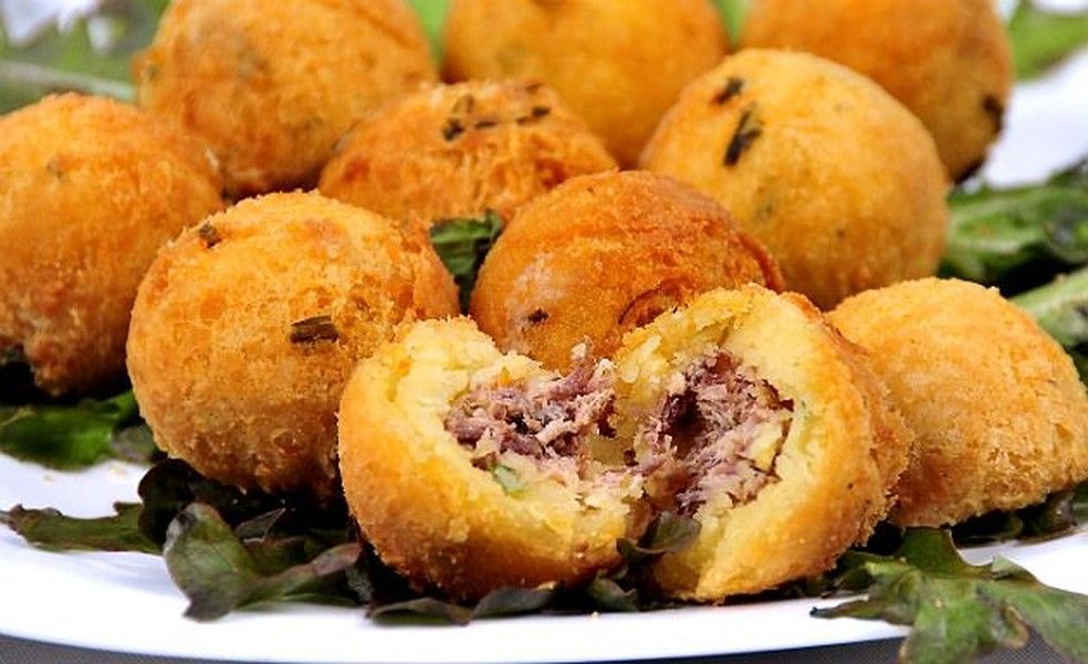 BOLINHO DE AIPIM COM CARNE SECA